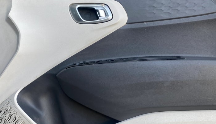 2022 Hyundai AURA SX 1.2 CNG, CNG, Manual, 49,591 km, Driver Side Door Panels Control