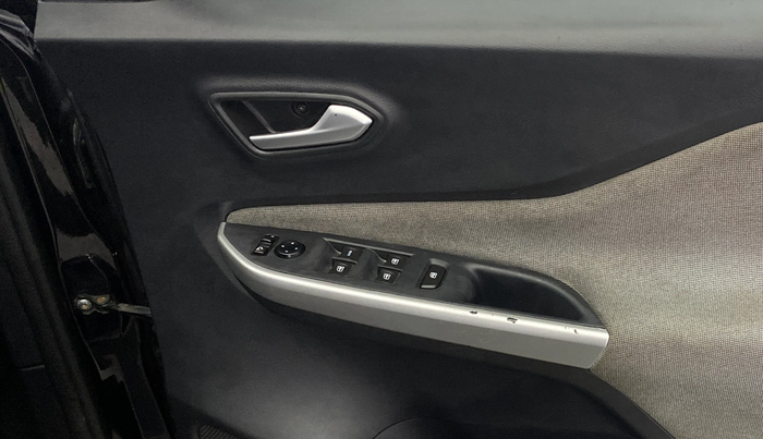 2022 Nissan MAGNITE XL, Petrol, Manual, 70,483 km, Driver Side Door Panels Control