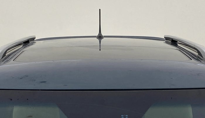 2019 Mahindra XUV300 W8 (O) 1.5 DIESEL, Diesel, Manual, 1,05,427 km, Moonroof/ Sunroof