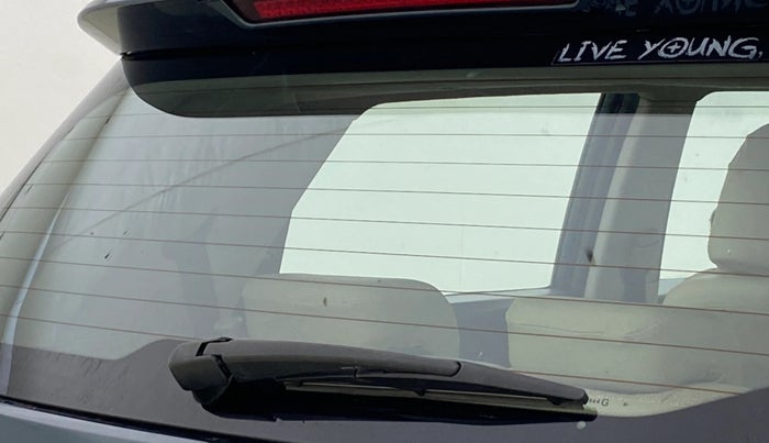 2019 Mahindra XUV300 W8 (O) 1.5 DIESEL, Diesel, Manual, 1,05,427 km, Rear Wiper