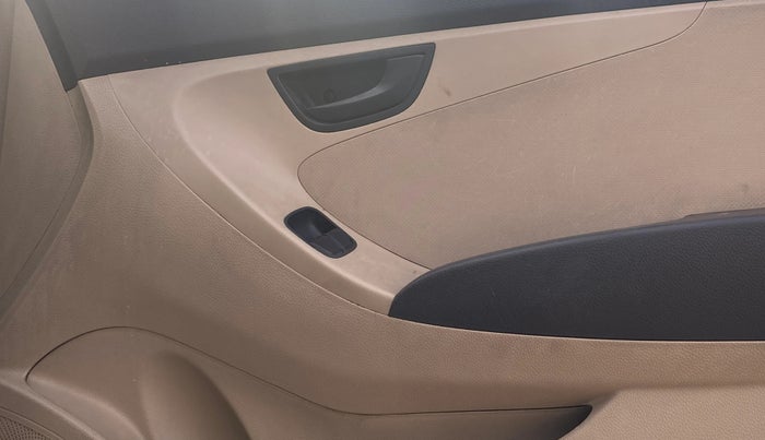 2013 Hyundai Eon MAGNA +, Petrol, Manual, 1,06,110 km, Driver Side Door Panels Control