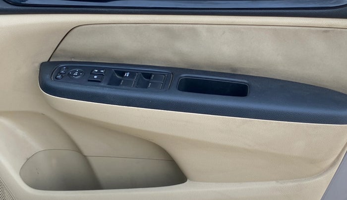 2019 Honda Amaze 1.2L I-VTEC S, CNG, Manual, 60,825 km, Driver Side Door Panels Control