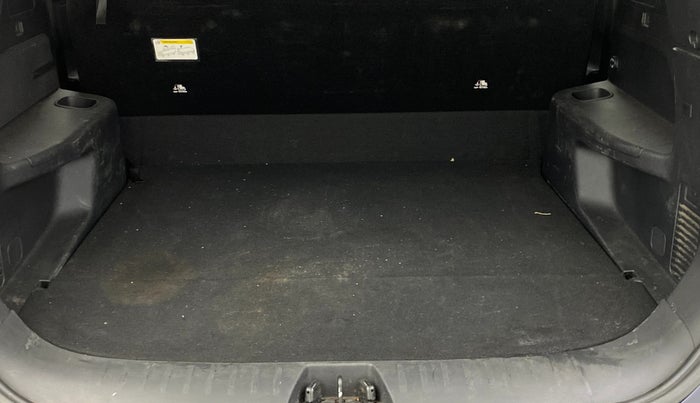 2022 Mahindra XUV700 AX 5 P AT 5 STR, Petrol, Automatic, 32,275 km, Boot Inside