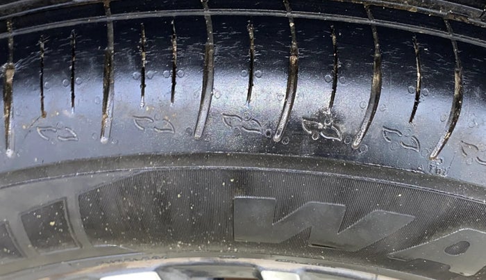 2022 Mahindra XUV700 AX 5 P AT 5 STR, Petrol, Automatic, 32,275 km, Left Rear Tyre Tread