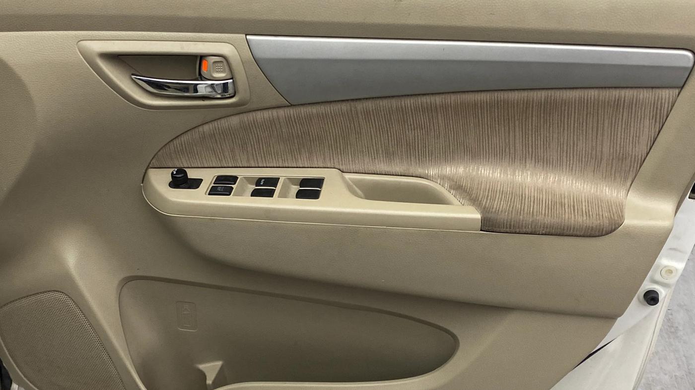 2015 Maruti Ertiga VXI, Petrol, Manual, 76,659 km, Driver Side Door Panels Control