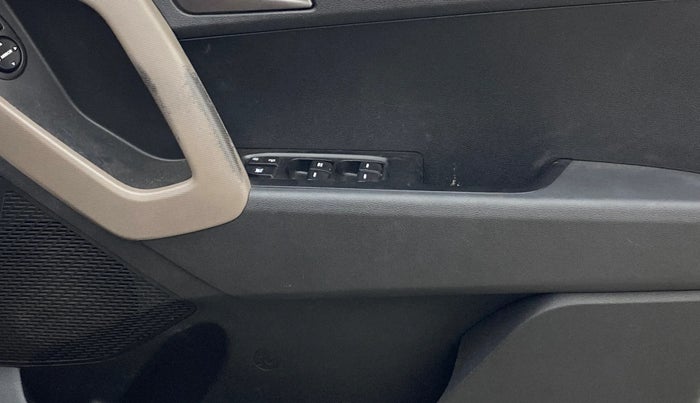 2017 Hyundai Creta SX PLUS 1.6 PETROL, Petrol, Manual, 97,987 km, Driver Side Door Panels Control