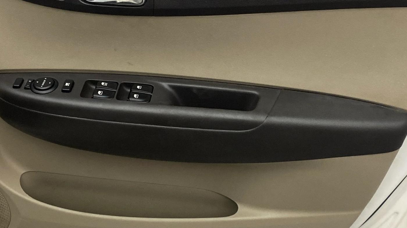 2013 Hyundai i20 MAGNA (O) 1.2, Petrol, Manual, 61,150 km, Driver Side Door Panels Control