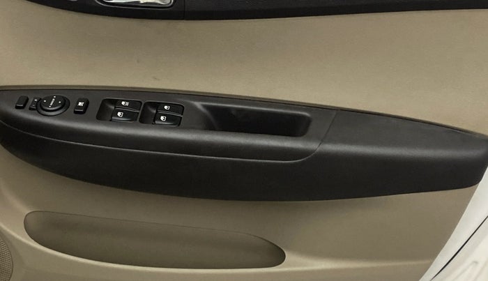 2013 Hyundai i20 MAGNA (O) 1.2, Petrol, Manual, 61,150 km, Driver Side Door Panels Control