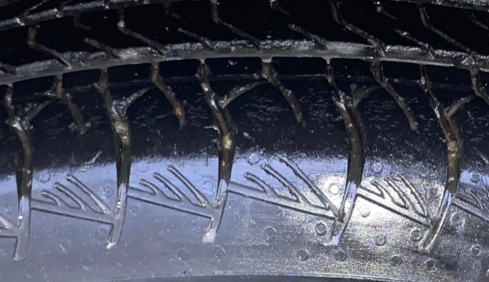 2022 Maruti Grand Vitara ALPHA SMART HYBRID ALLGRIP DUAL TONE, Petrol, Manual, 46,462 km, Left Rear Tyre Tread