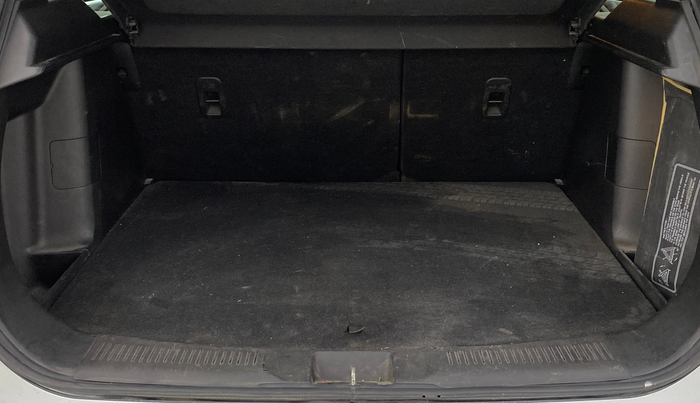 2022 Maruti Grand Vitara ALPHA SMART HYBRID ALLGRIP DUAL TONE, Petrol, Manual, 46,462 km, Boot Inside