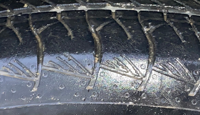 2022 Maruti Grand Vitara ALPHA SMART HYBRID ALLGRIP DUAL TONE, Petrol, Manual, 46,462 km, Right Front Tyre Tread