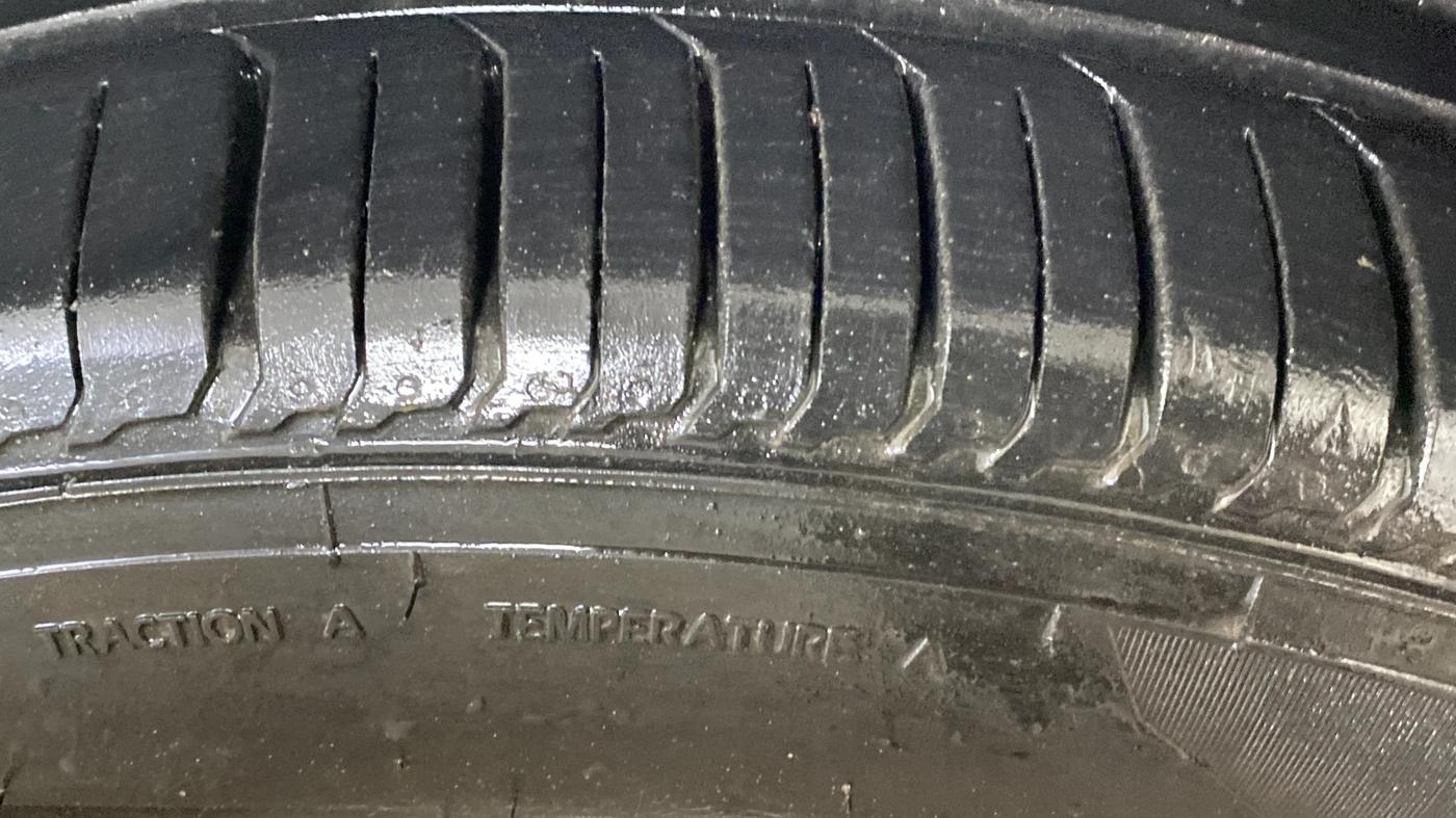 2014 Maruti Ertiga ZXI, Petrol, Manual, 54,164 km, Right Front Tyre Tread