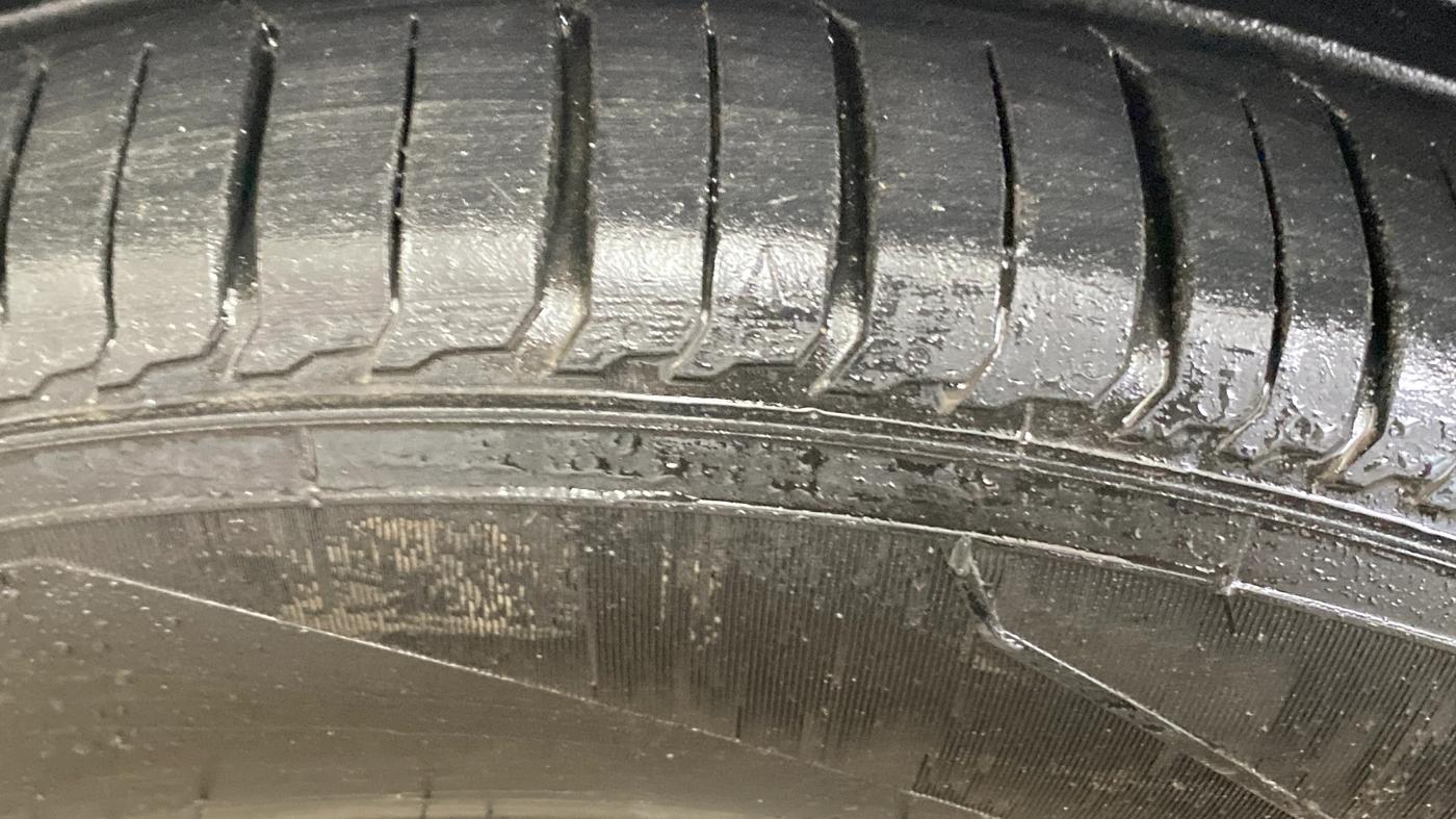 2014 Maruti Ertiga ZXI, Petrol, Manual, 54,164 km, Left Front Tyre Tread