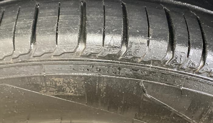 2014 Maruti Ertiga ZXI, Petrol, Manual, 54,164 km, Left Front Tyre Tread