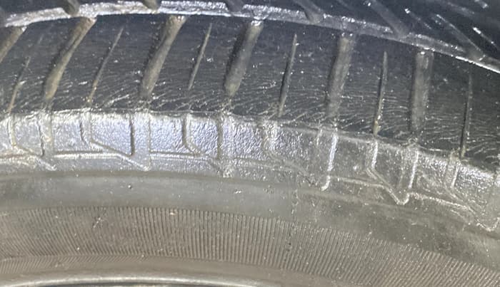 2014 Maruti Ertiga ZXI, Petrol, Manual, 54,164 km, Right Rear Tyre Tread