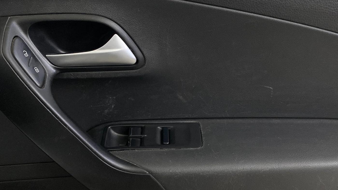 2020 Volkswagen Polo COMFORTLINE PLUS 1.0L MPI, Petrol, Manual, 54,210 km, Driver Side Door Panels Control