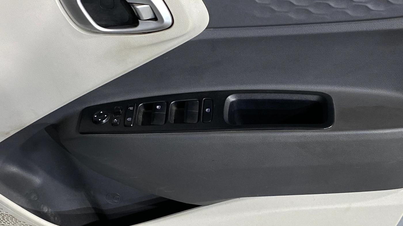 2023 Hyundai AURA SX 1.2 (O), Petrol, Manual, 32,558 km, Driver Side Door Panels Control