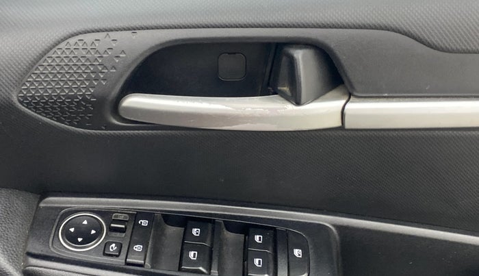 2023 KIA SONET GTX PLUS 1.5 IMT, Diesel, Manual, 1,22,125 km, Driver Side Door Panels Control