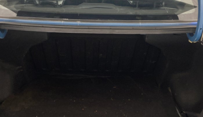 2018 Hyundai Xcent SX 1.2, Petrol, Manual, 79,890 km, Boot Inside