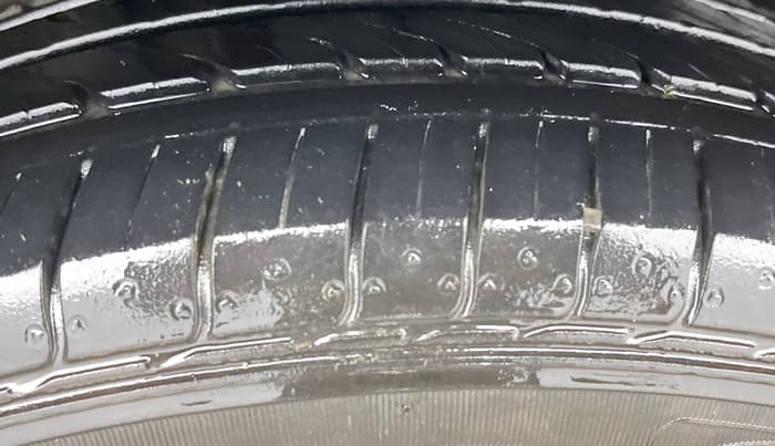 2016 Maruti Ertiga VXI, Petrol, Manual, 93,021 km, Right Rear Tyre Tread