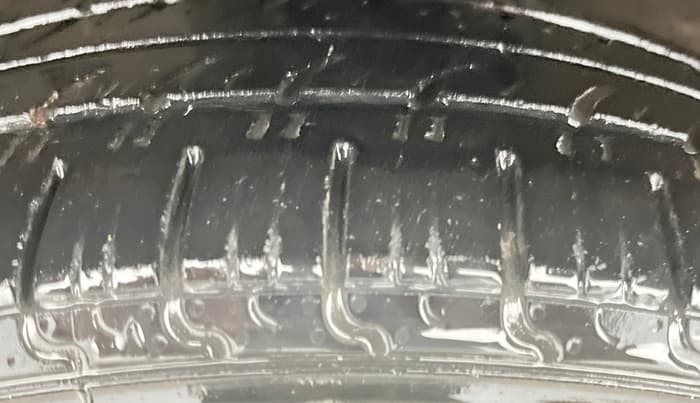 2016 Maruti Ertiga VXI, Petrol, Manual, 93,021 km, Left Front Tyre Tread