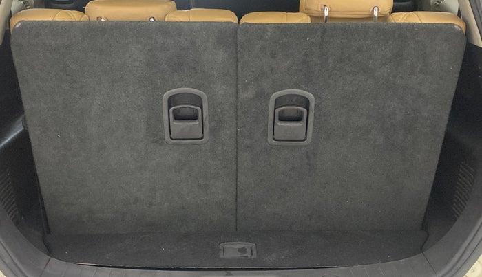 2018 Mahindra XUV500 W11, Diesel, Manual, 55,566 km, Boot Inside