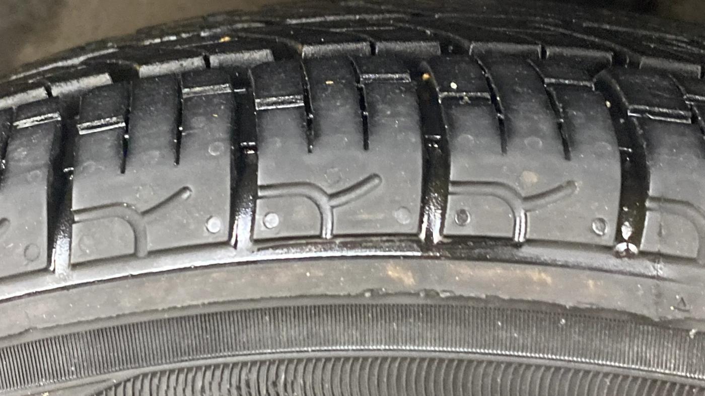 2017 Maruti Alto K10 VXI, Petrol, Manual, 17,100 km, Left Front Tyre Tread