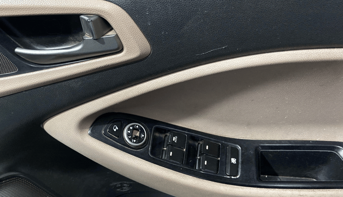 2018 Hyundai Elite i20 ASTA 1.4 CRDI (O), Diesel, Manual, 82,196 km, Driver Side Door Panels Control