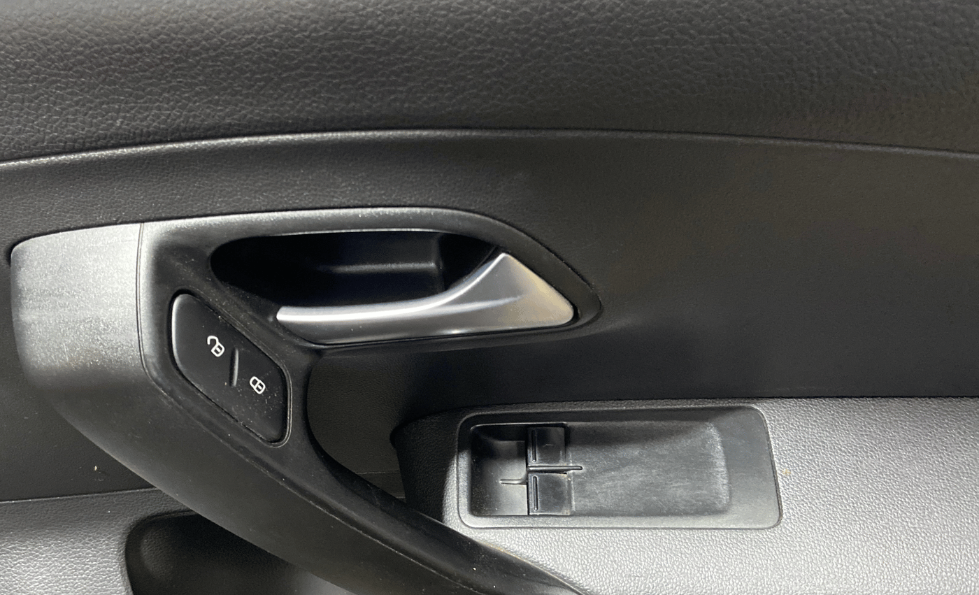 2019 Volkswagen Polo TRENDLINE 1.0L, Petrol, Manual, 59,454 km, Driver Side Door Panels Control