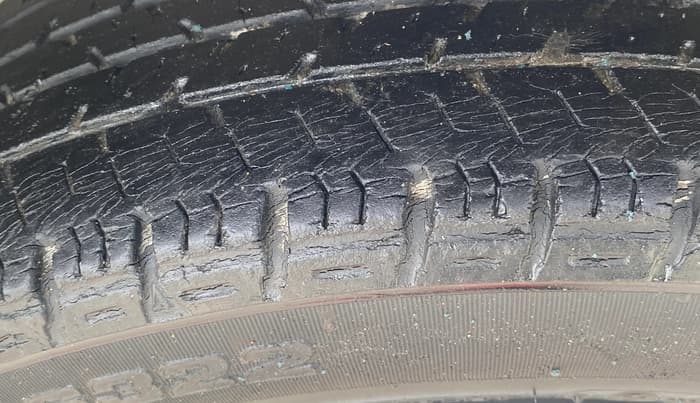 2015 Maruti Alto K10 VXI, Petrol, Manual, 26,949 km, Left Front Tyre Tread