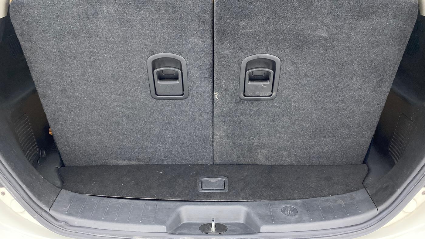 2021 Mahindra XUV500 W11 AT, Diesel, Automatic, 14,135 km, Boot Inside