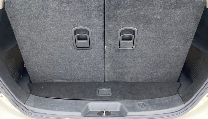 2021 Mahindra XUV500 W11 AT, Diesel, Automatic, 14,135 km, Boot Inside