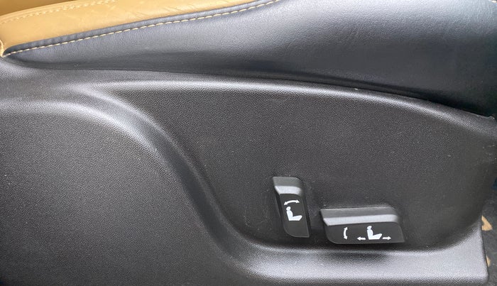 2021 Mahindra XUV500 W11 AT, Diesel, Automatic, 14,135 km, Driver Side Adjustment Panel
