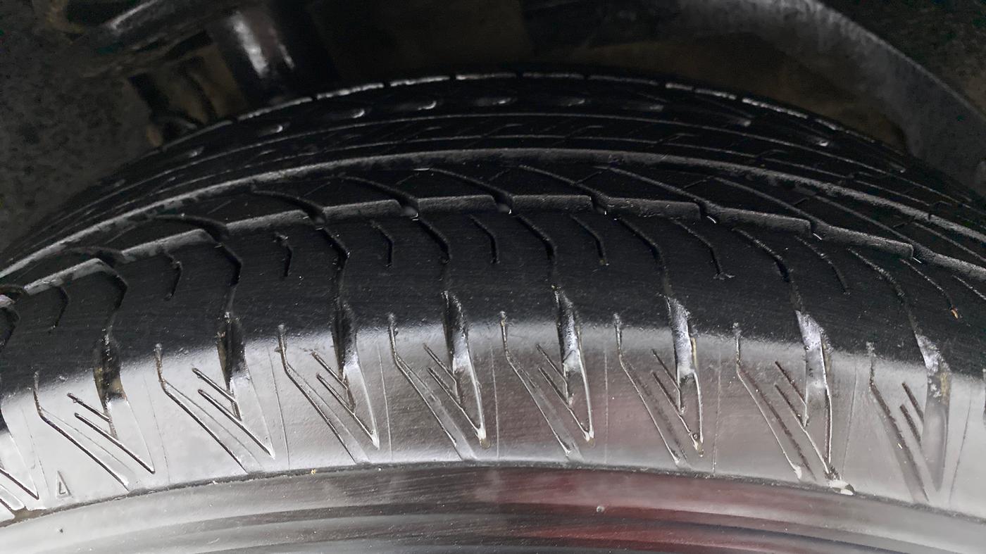 2021 Mahindra XUV500 W11 AT, Diesel, Automatic, 14,135 km, Right Front Tyre Tread