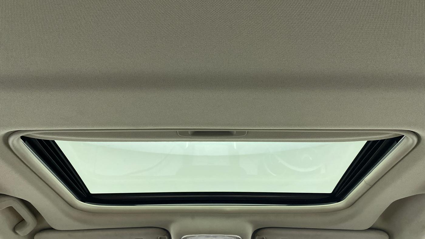 2021 Mahindra XUV500 W11 AT, Diesel, Automatic, 14,135 km, Moonroof/ Sunroof