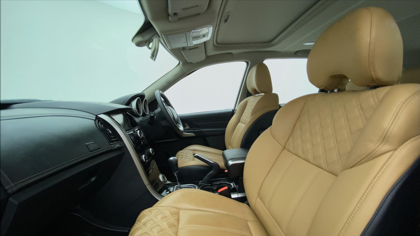2021 Mahindra XUV500 W11 AT, Diesel, Automatic, 14,135 km, Right Side Front Door Cabin