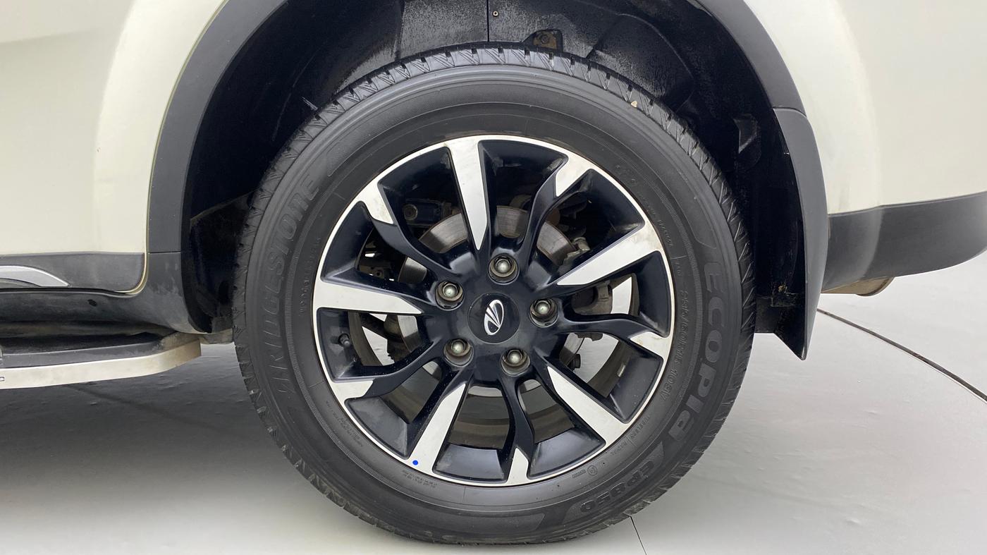 2021 Mahindra XUV500 W11 AT, Diesel, Automatic, 14,135 km, Left Rear Wheel