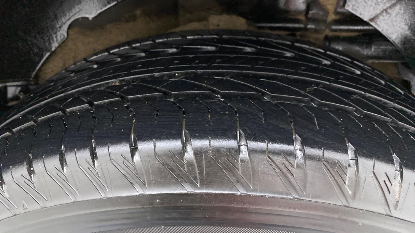 2021 Mahindra XUV500 W11 AT, Diesel, Automatic, 14,135 km, Left Rear Tyre Tread