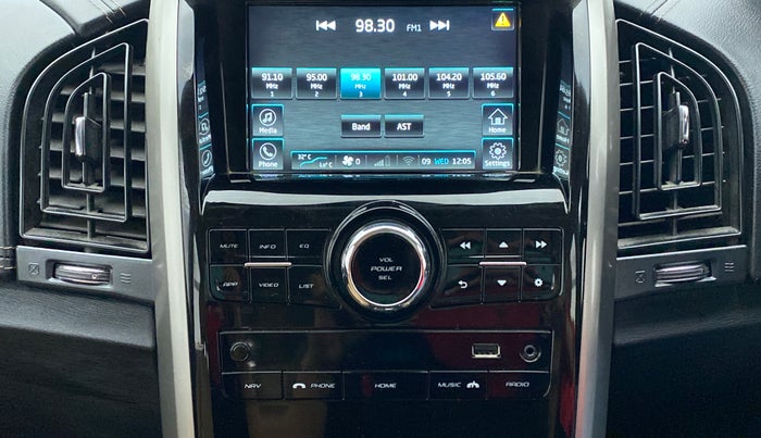 2021 Mahindra XUV500 W11 AT, Diesel, Automatic, 14,135 km, Infotainment System