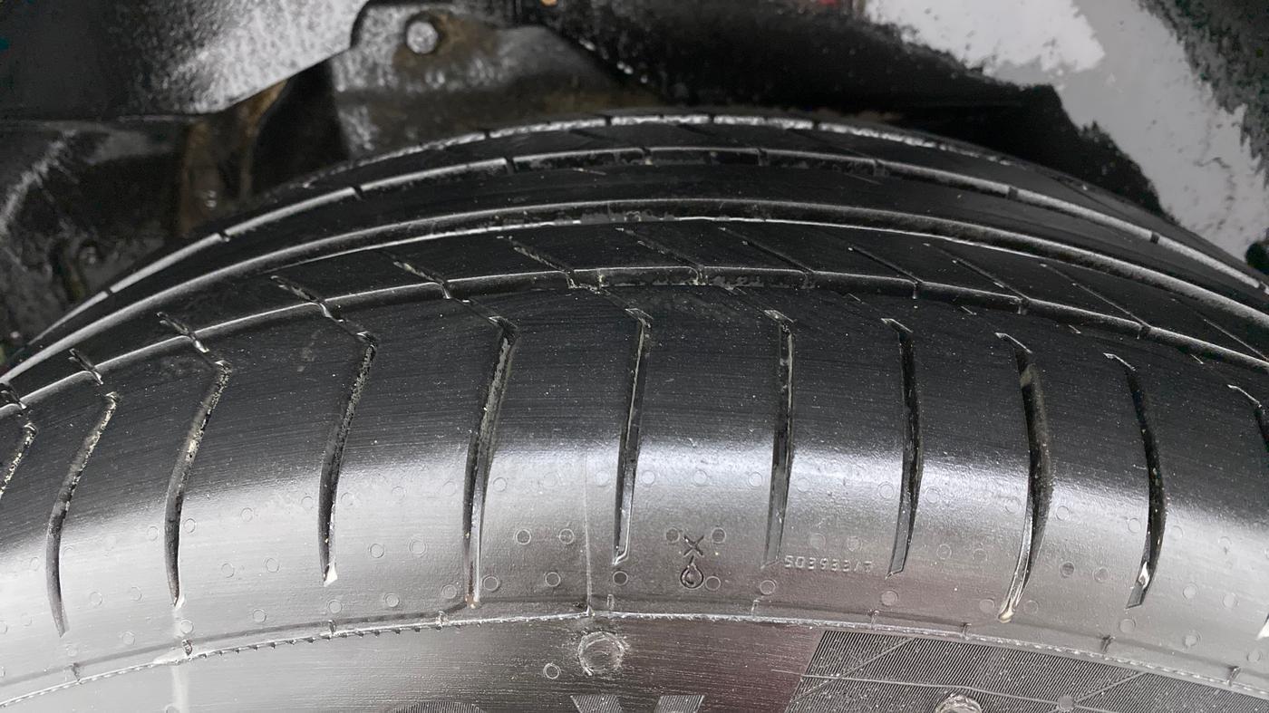 2021 Mahindra XUV500 W11 AT, Diesel, Automatic, 14,135 km, Right Rear Tyre Tread