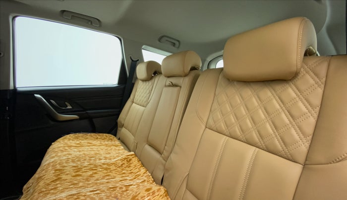 2021 Mahindra XUV500 W11 AT, Diesel, Automatic, 14,135 km, Right Side Rear Door Cabin