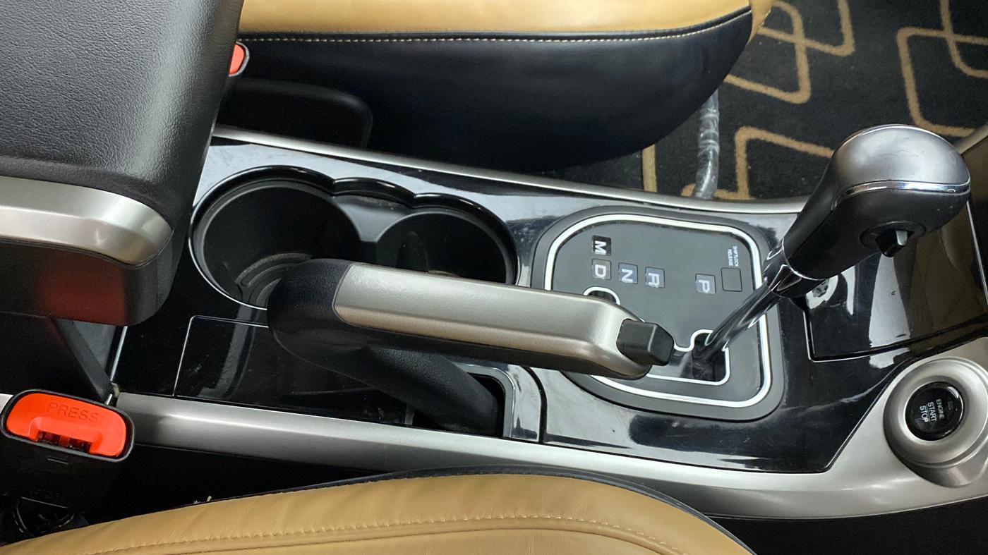 2021 Mahindra XUV500 W11 AT, Diesel, Automatic, 14,135 km, Gear Lever