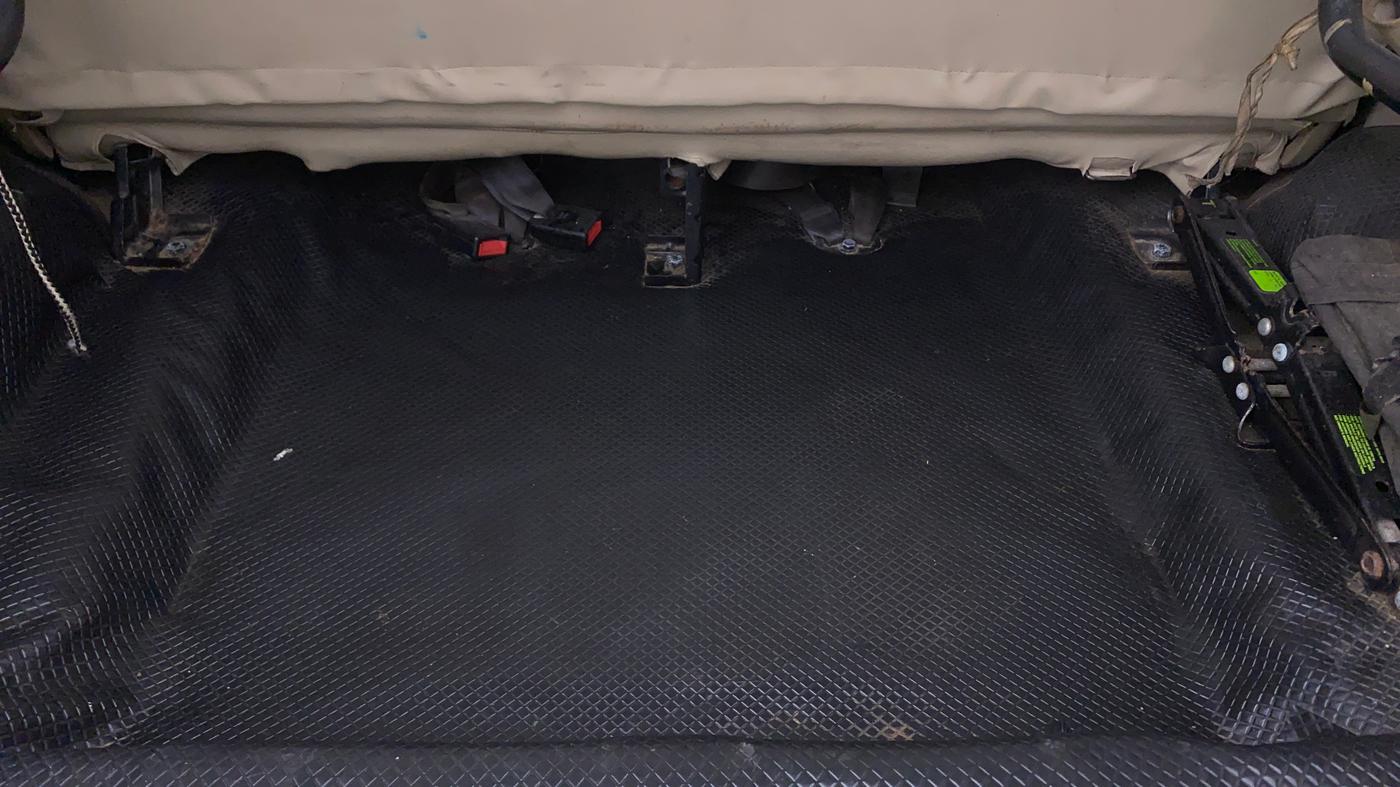 2016 Mahindra TUV300 T8, Diesel, Manual, 92,303 km, Boot Inside