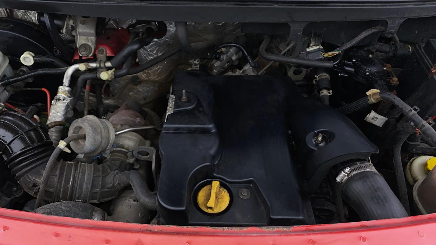 2016 Mahindra TUV300 T8, Diesel, Manual, 92,303 km, Engine View