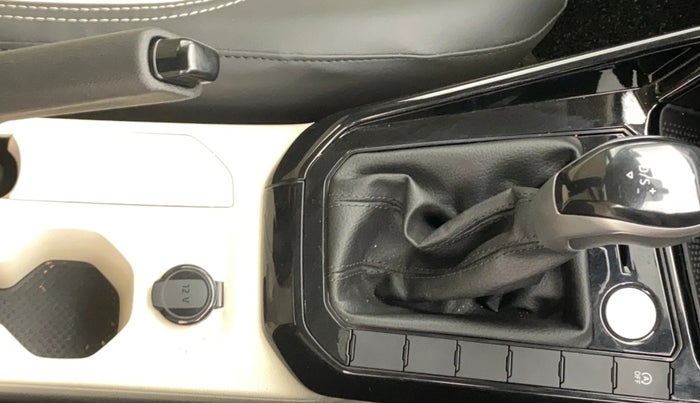 2025 Volkswagen VIRTUS Highline Plus 1.0 TSI AT, Petrol, Automatic, 1,376 km, Gear Lever