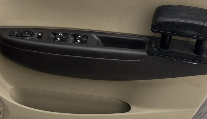 2013 Hyundai i20 SPORTZ 1.2, Petrol, Manual, 89,374 km, Driver Side Door Panels Control