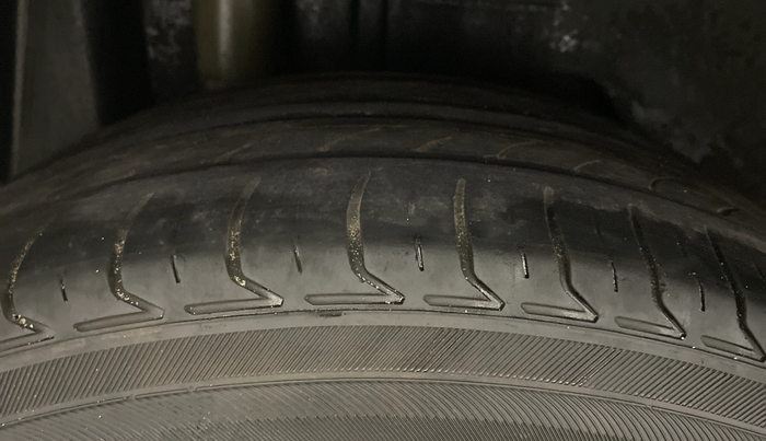 2020 Ford FREESTYLE TITANIUM 1.5 DIESEL, Diesel, Manual, 1,01,152 km, Right Front Tyre Tread