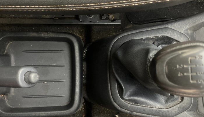 2017 Datsun Redi Go T (O), Petrol, Manual, 36,139 km, Gear Lever