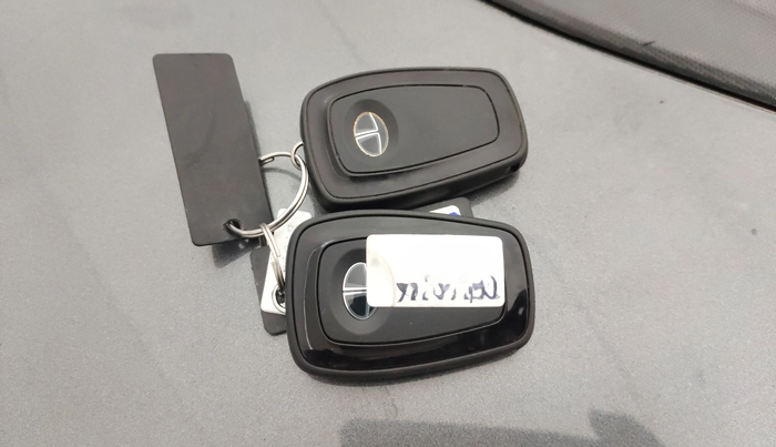 2022 Tata TIGOR XZA PLUS PETROL, Petrol, Automatic, 43,212 km, Key Close Up