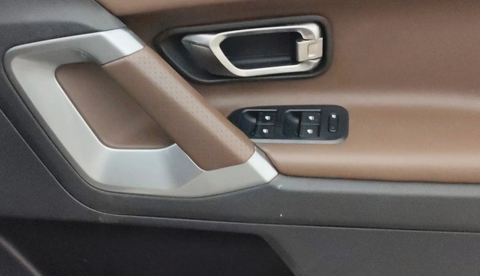 2022 Tata Harrier XZ PLUS 2.0L, Diesel, Manual, 97,048 km, Driver Side Door Panels Control
